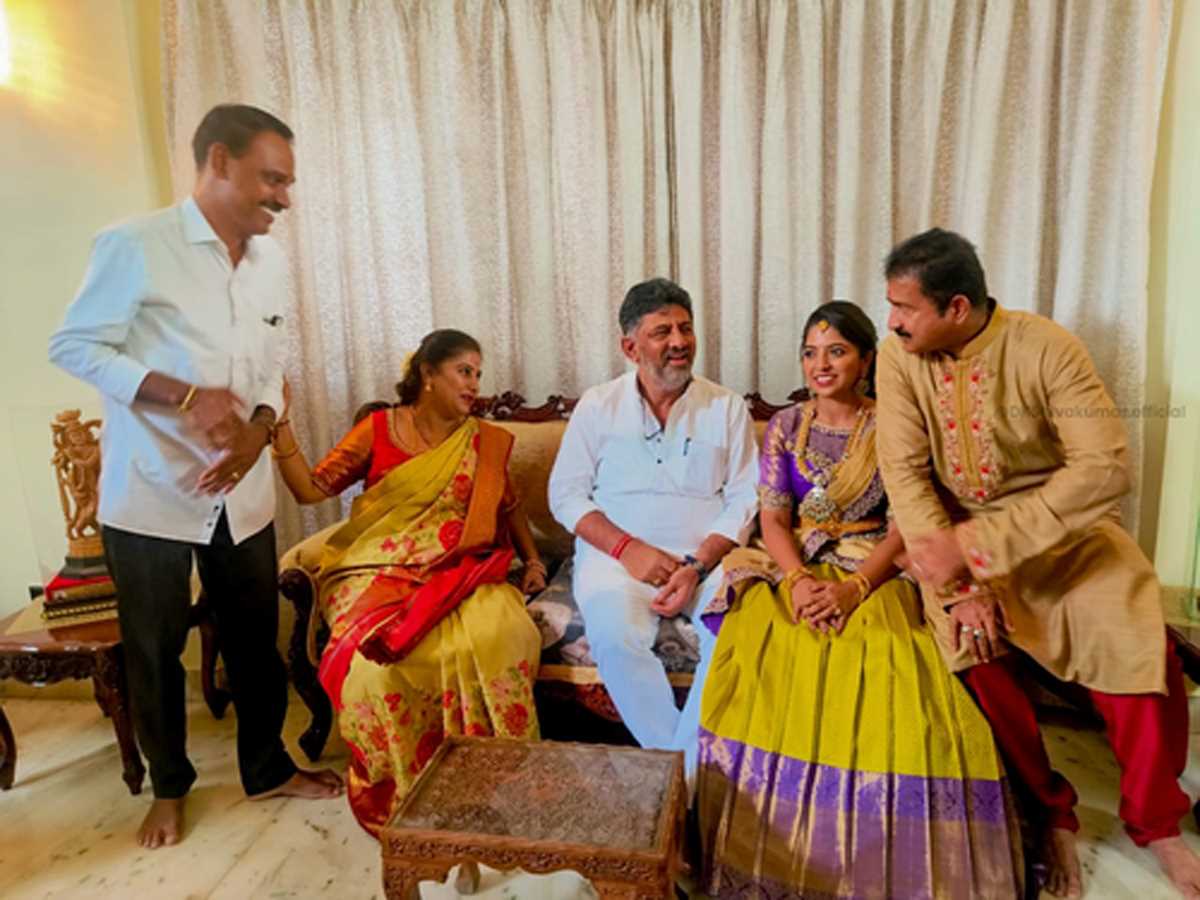 कर्नाटक में भाजपा के प्रमुख नेताओं का डिप्टी सीएम शिवकुमार से मिलना जारी